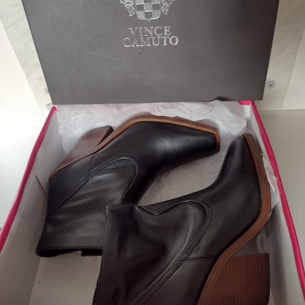 Vince Camuto NEW leather boots 7.5